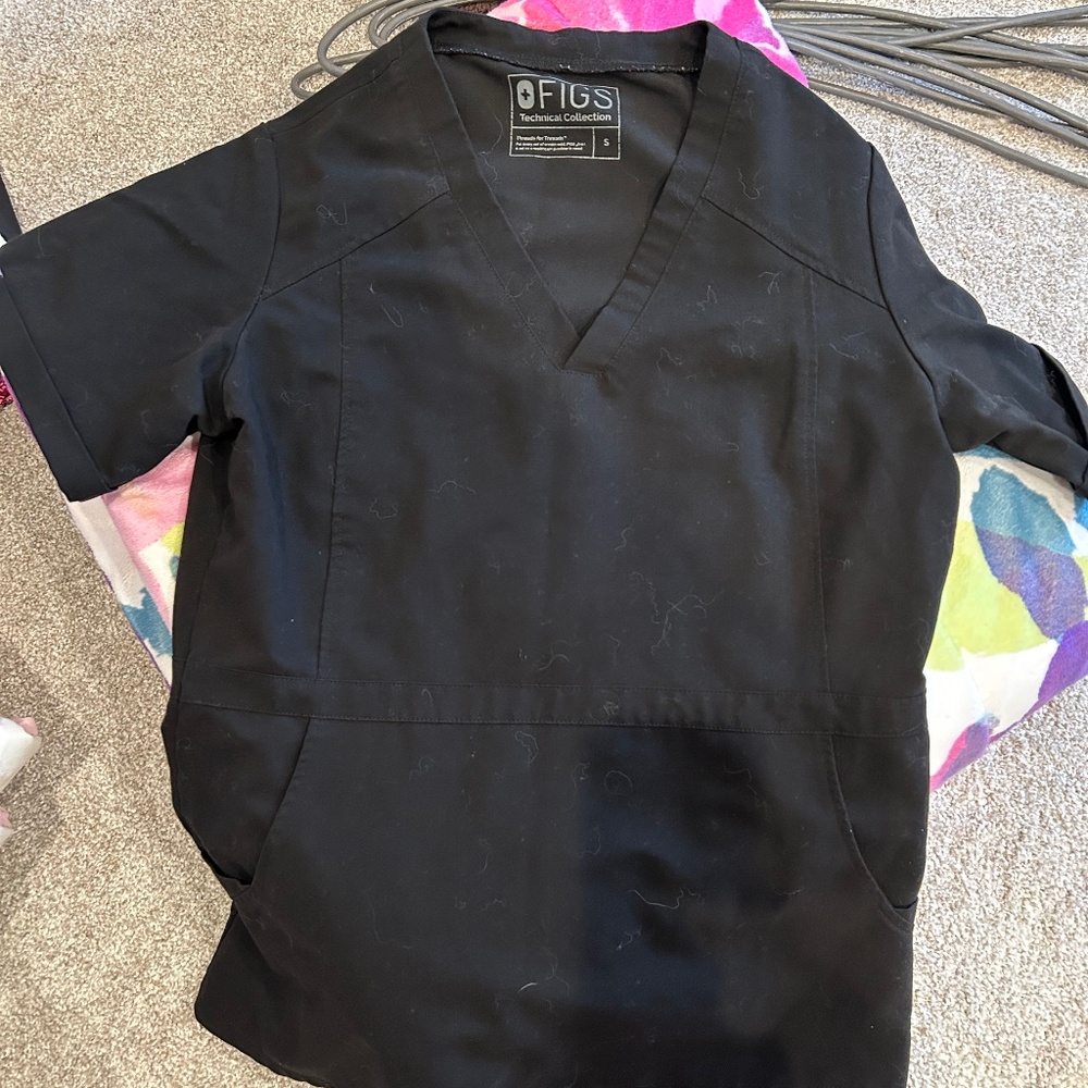 Figs scrub top
